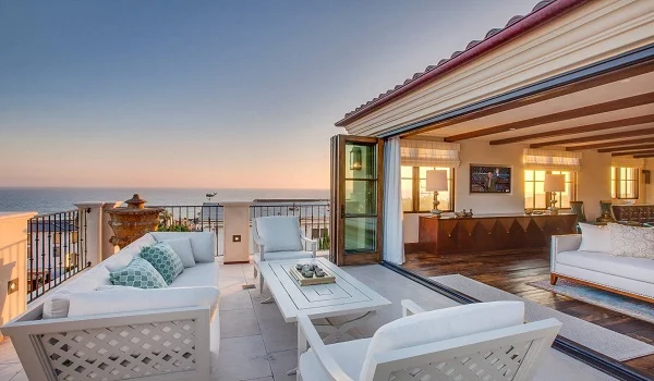 Yoo Pristine Balcony